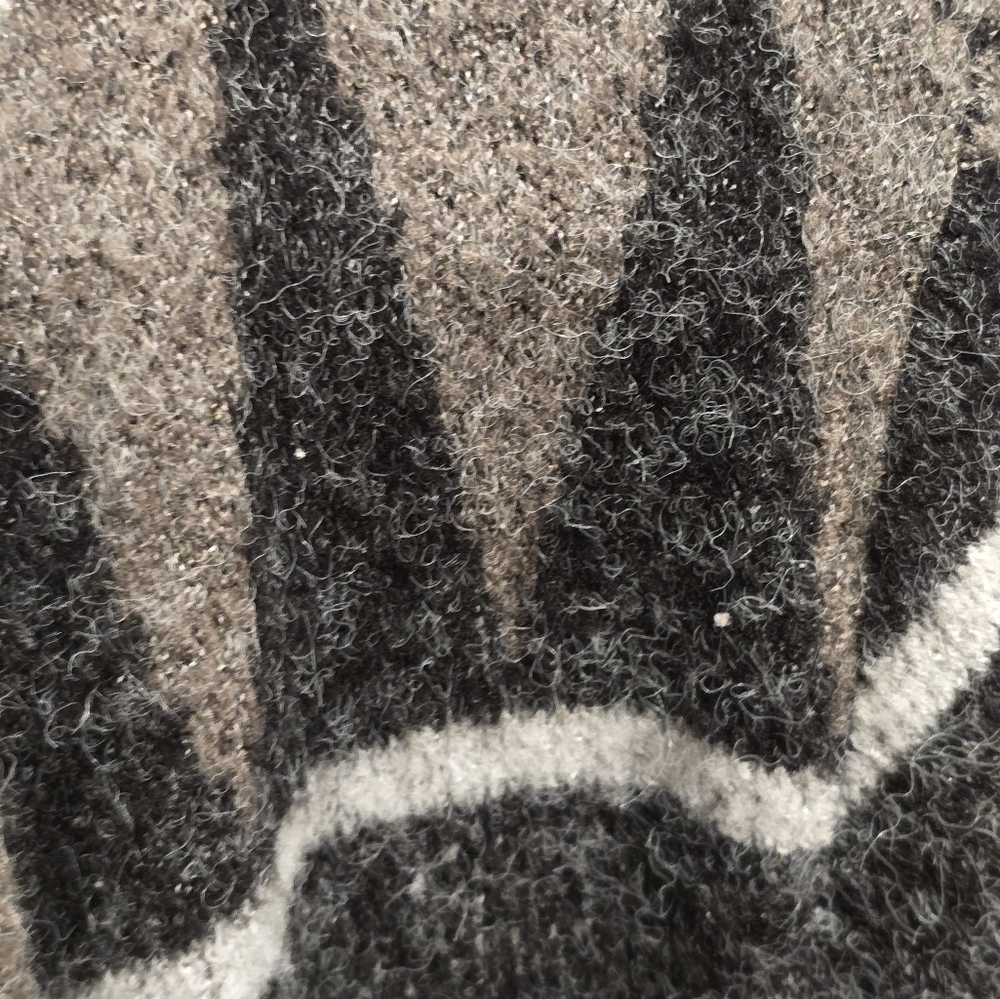 SALE! Joseph A. Long Sweater - Picture 3 of 11
